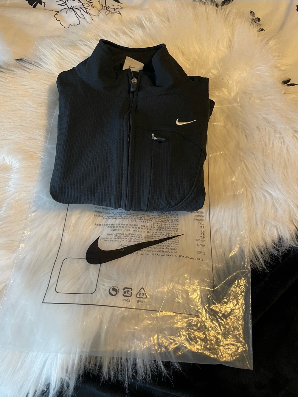 Nike NEW without tag women Black Full-Zip Performance Jacket